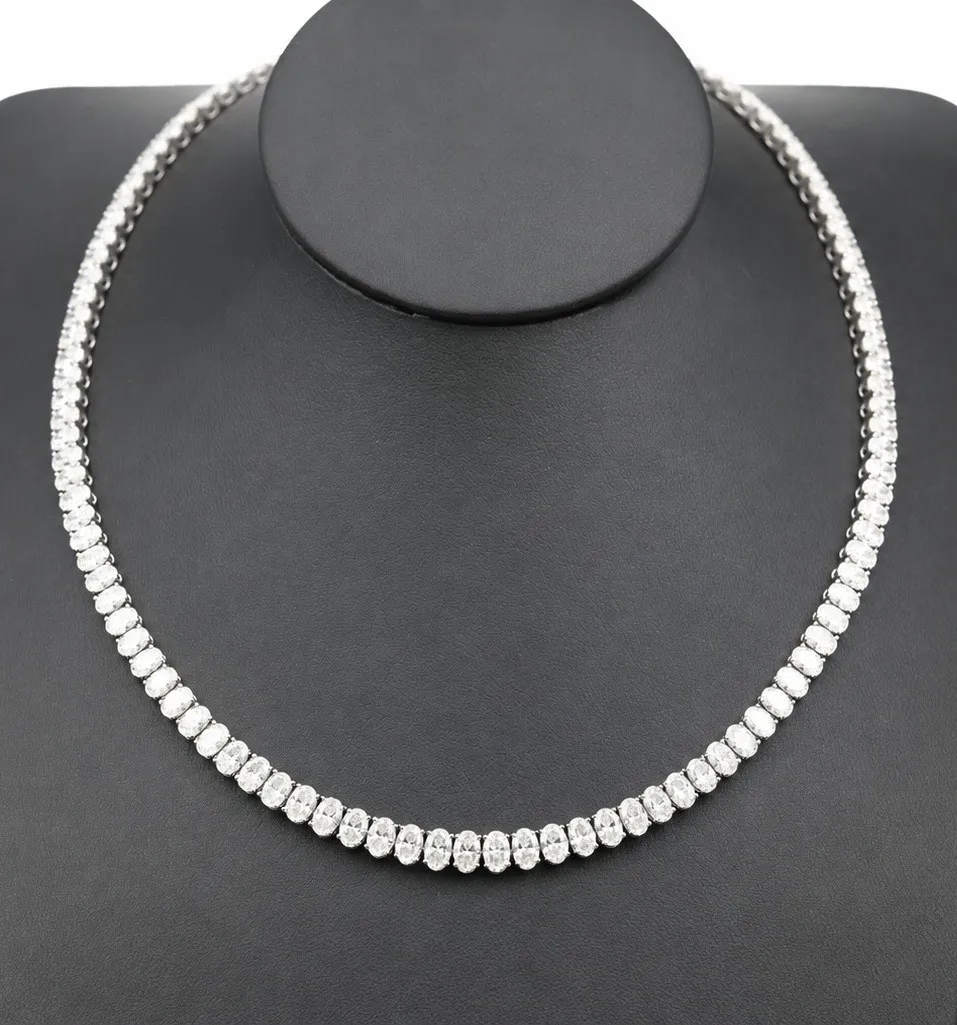 Diamond rivière necklace of graduated round brilliants in white gold